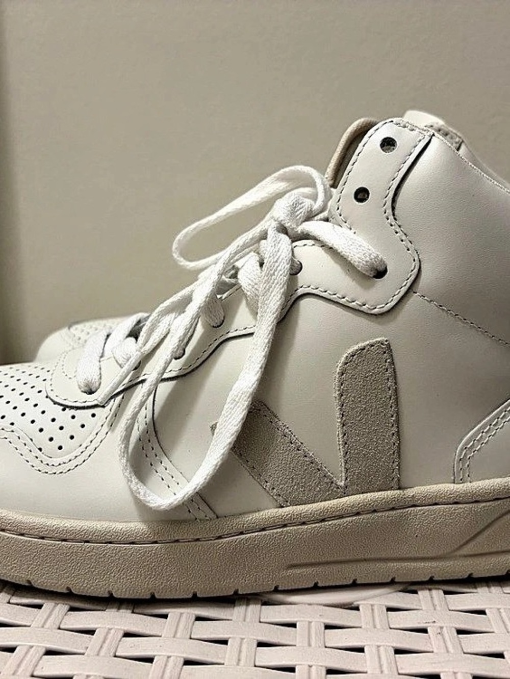 Never worn Veja V-15 Leather Extra White Suede High-Top Sneakers White US 8